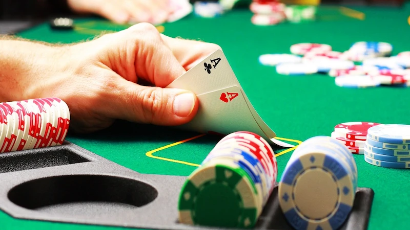 Is it difficult to make money playing Poker online?